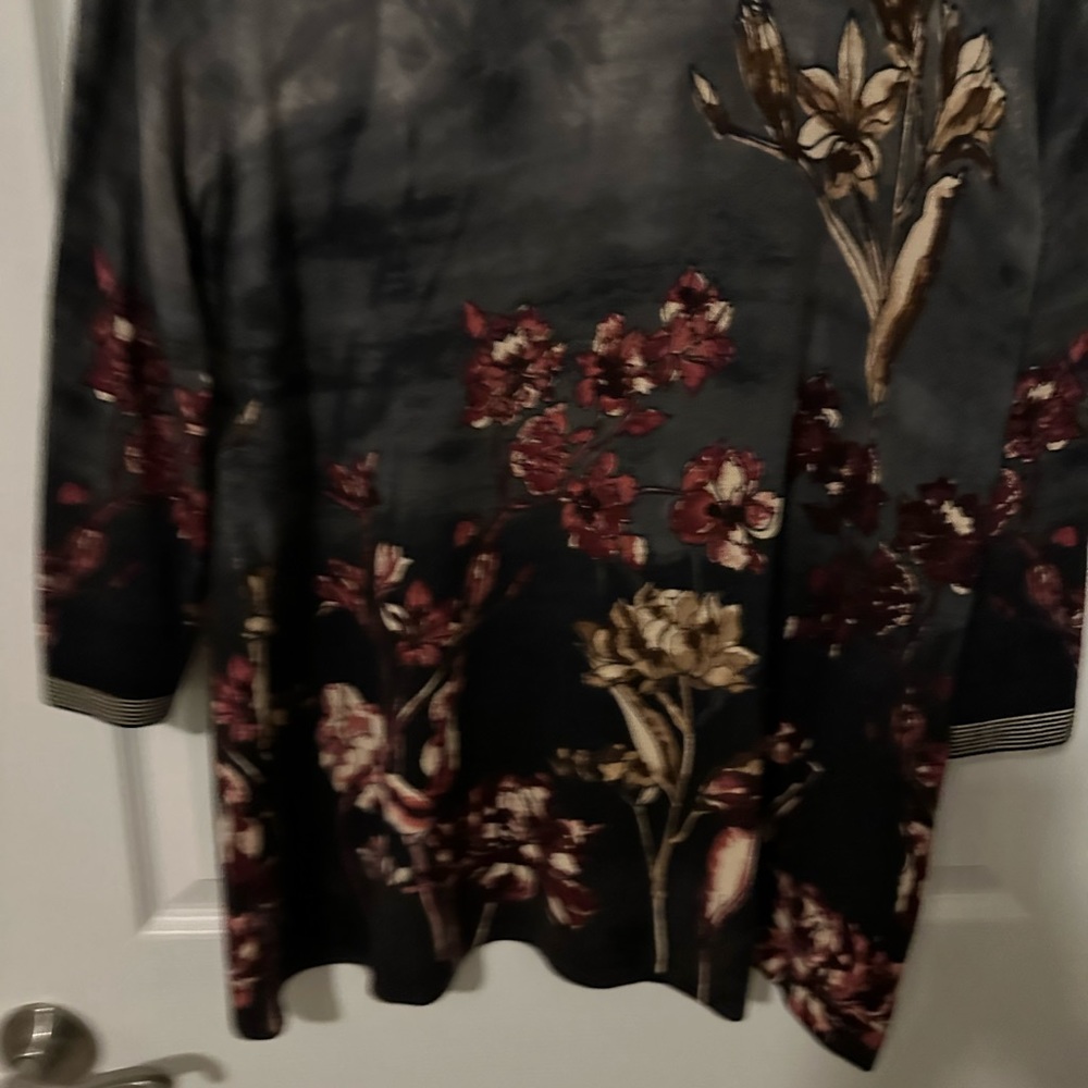 Chicos 🎃lightweight top. - Picture 3 of 4